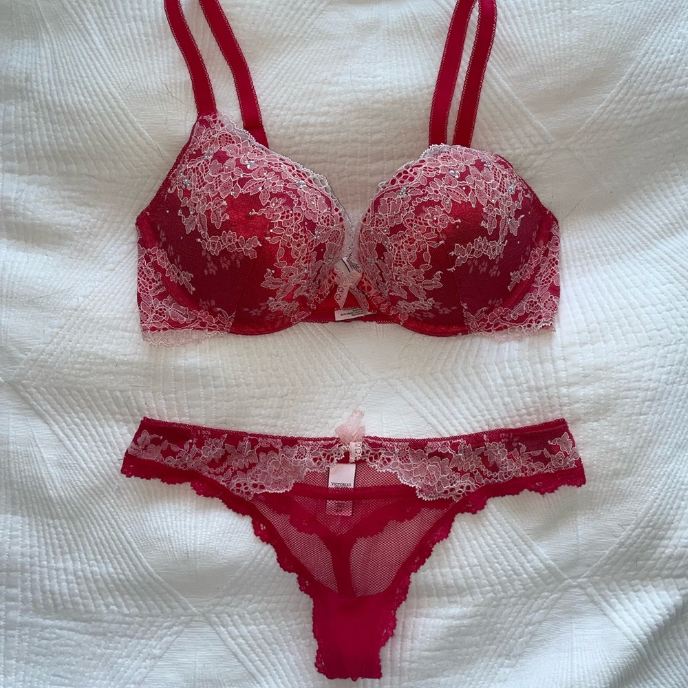 VS red lace set, bra 34C and thong size S
